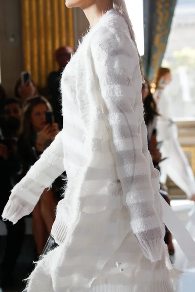 Look 12